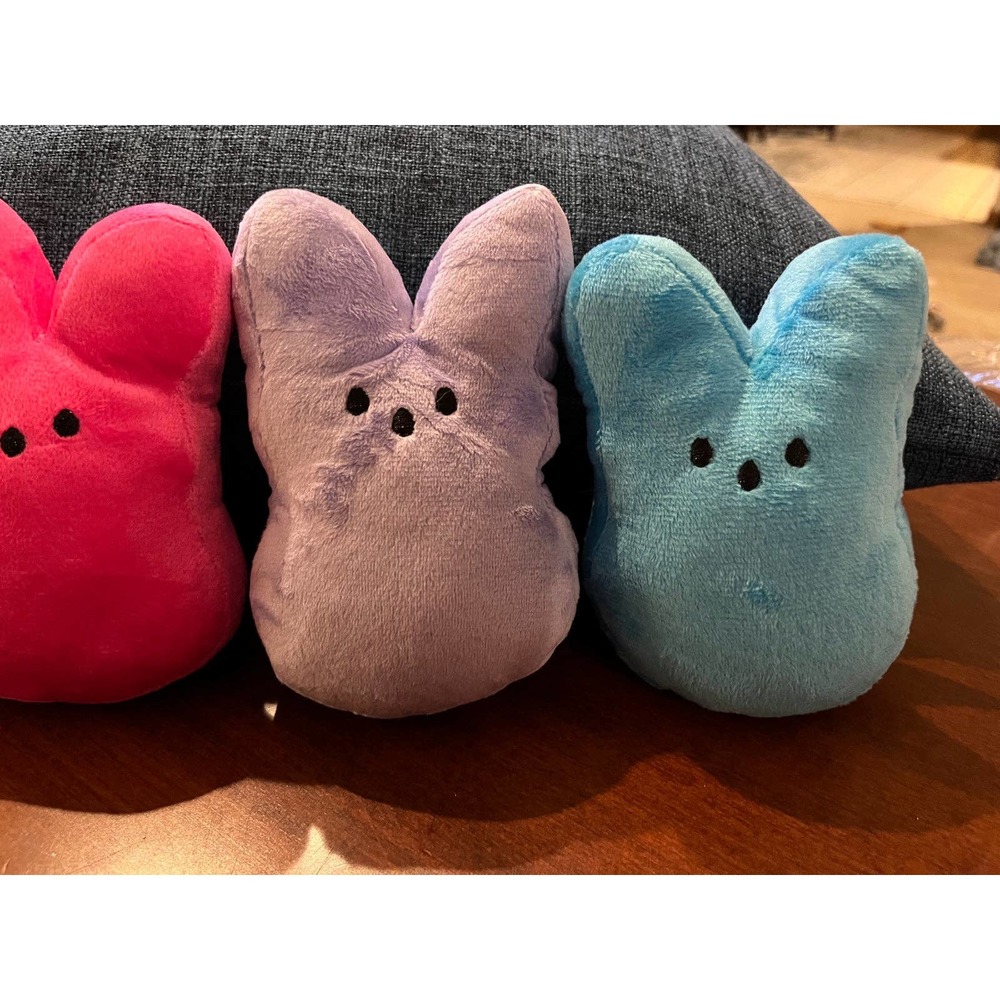 4 Plush Easter Rabbits - Picture 3 of 5